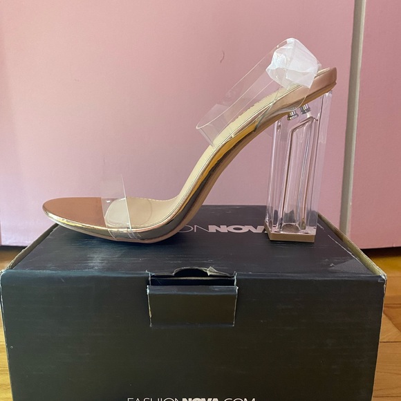 Fashion Nova Glass slipper with rose gold - Picture 7 of 9